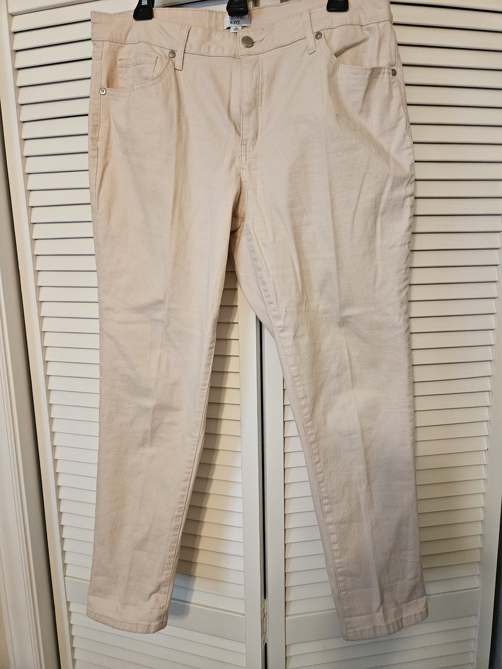 crown & ivy Cream Skinny Jeans